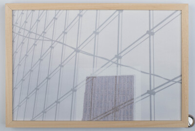 kunstwerk uit reeks 'Rotterdam Architecture' rode en zwarte stiksels