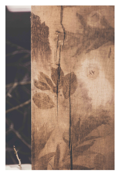 rouwornament: ecoprint met bladeren uit de tuin